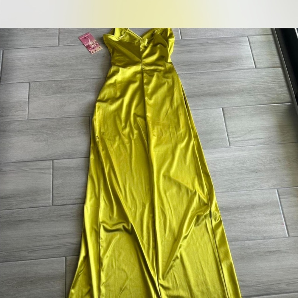 Elegant Yellow Evening Gown